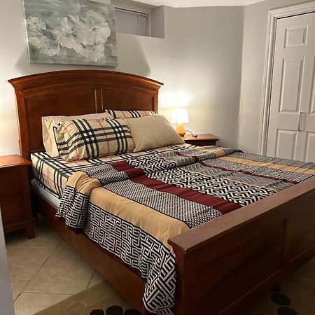 Deluxe Double Room- Hazel Stays Миссиссага Экстерьер фото