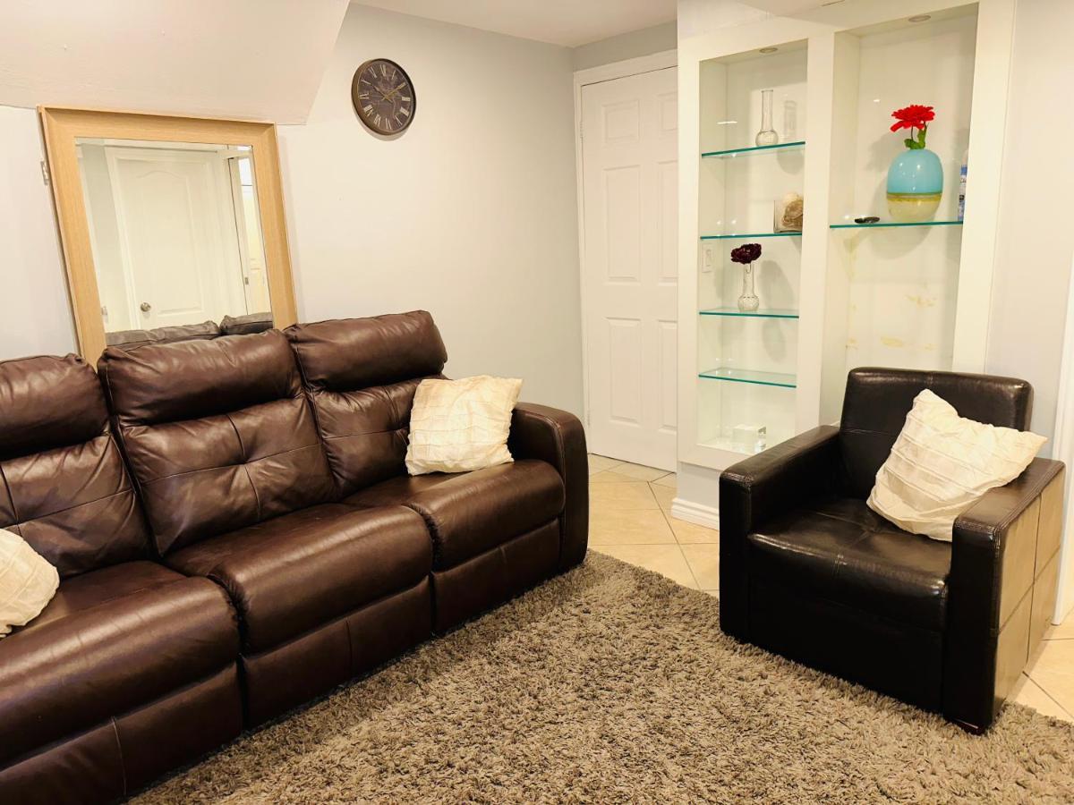 Deluxe Double Room- Hazel Stays Миссиссага Экстерьер фото