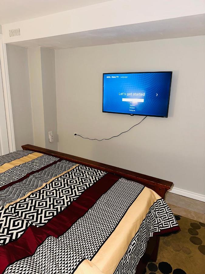 Deluxe Double Room- Hazel Stays Миссиссага Экстерьер фото